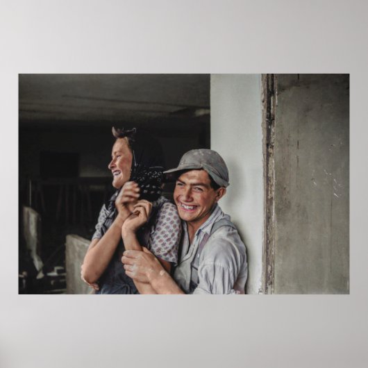 着色された1968年ヨーロッパの若いカップルポートレート ポスター (正面)