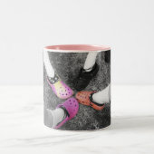 着色されたCrocs及び柔らかい靴のマグ ツートーンマグカップ (中央)