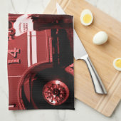 着色される消防士の入るトラックバーガンディ キッチンタオル (四つ折り)