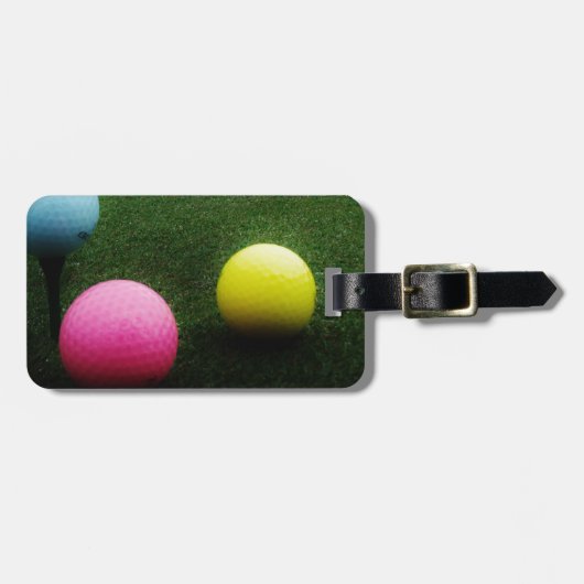 着色ゴルフボール及びカート ラゲッジタグ (正面横)