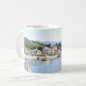 着陸式黄色船近接建物 コーヒーマグカップ (正面左)