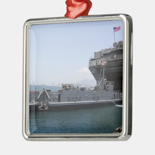 着陸用航空機ユーティリティの位置への移動 メタルオーナメント (左)