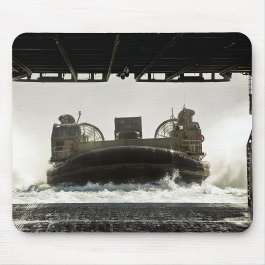 着陸船のエアクッションが入る準備をする マウスパッド (正面)