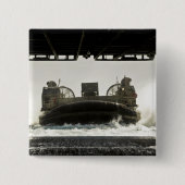 着陸船のエアクッションが入る準備をする 缶バッジ (正面)