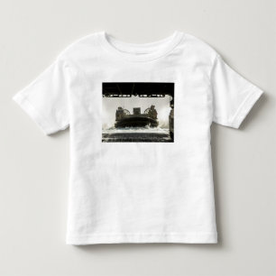 着陸飛行機のエアクッションは入ることを準備します トドラーTシャツ