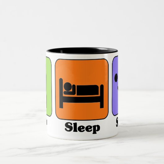 睡眠のサッカーのマグを食べて下さい ツートーンマグカップ (中央)