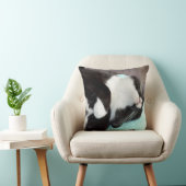 睡眠のタキシード猫の顎の眺めの子猫のイメージ クッション (椅子)