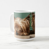 睡眠のヨークシャーテリア犬のマグ コーヒーマグカップ (正面左)