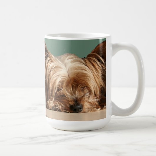 睡眠のヨークシャーテリア犬のマグ コーヒーマグカップ (右)