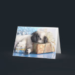 睡眠の子犬のパグおよびクリスマスのギフト シーズンカード<br><div class="desc">睡眠の子犬のパグおよびギフトのクリスマスの©および® Bigstock® -複製権所有。</div>