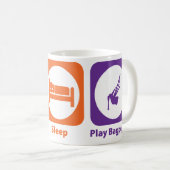睡眠の演劇のバグパイプを食べて下さい コーヒーマグカップ (正面右)