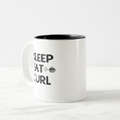 睡眠はカールのマグを食べます ツートーンマグカップ (正面左)