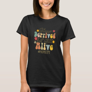睡眠不足だが、まだ生きているママ人生ママGroov Tシャツ