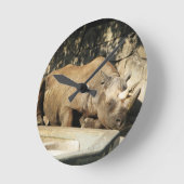 睡眠中のサイ ラウンド壁時計 (傾斜)