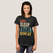 睡眠取引食べリピート取引トレーダーの株式マーケ Tシャツ (正面フル)