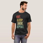 睡眠食べ取引の繰り返し引用文取引トレーダー Tシャツ (正面フル)
