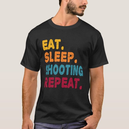 睡眠食べ射撃、 発砲リピーター男の子女スポーツP Tシャツ (正面)
