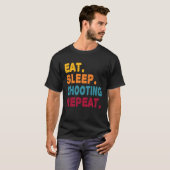 睡眠食べ射撃、 発砲リピーター男の子女スポーツP Tシャツ (正面フル)