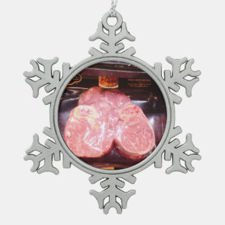 睾丸のクリスマスのおもしろいな装飾の子牛の肉牛ステーキ スノーフレークピューターオーナメント