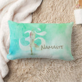 瞑想インストラクター水色ヨガポーズオムサイン ランバークッション (ブランケット)