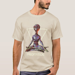 瞑想。エイリアンの落ち着いたポーズ Tシャツ