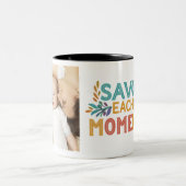 瞬間を満喫する ツートーンマグカップ (中央)