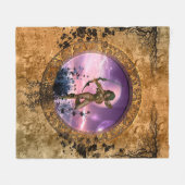 矢および弓を持つ美しい妖精 フリースブランケット (正面(横))