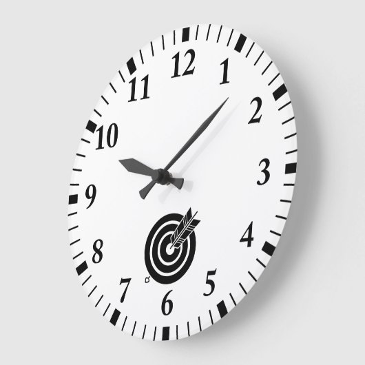 矢が丸い的に当たる ラージ壁時計 (傾斜)
