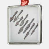 矢じり、鉄器時代(鉄) メタルオーナメント (左)