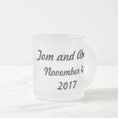 矢印で身を包んだマグ フロストグラスマグカップ (正面右)