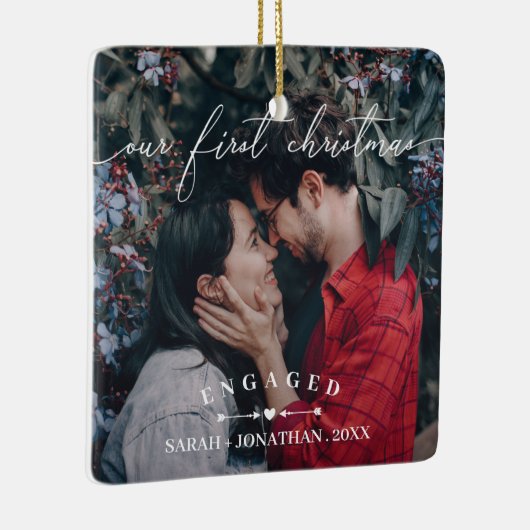 矢印とハート初めてのクリスマス婚約した写真 セラミックオーナメント (右)