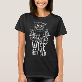 知恵のあるフクロウ Tシャツ
