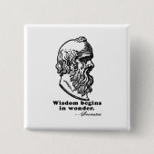 知恵は驚異Socratesの引用文のTシャツで始まります 缶バッジ (正面)