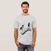 知恵 – 白い背景に2羽の賢いカラス Tシャツ (正面フル)