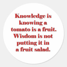 知識はトマトが果物であることを知っている。