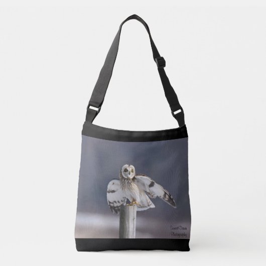短い耳のフクロウ2 クロスボディバッグ (正面)