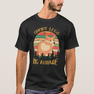 短い脚と大きな態度の可愛いコーギー Tシャツ