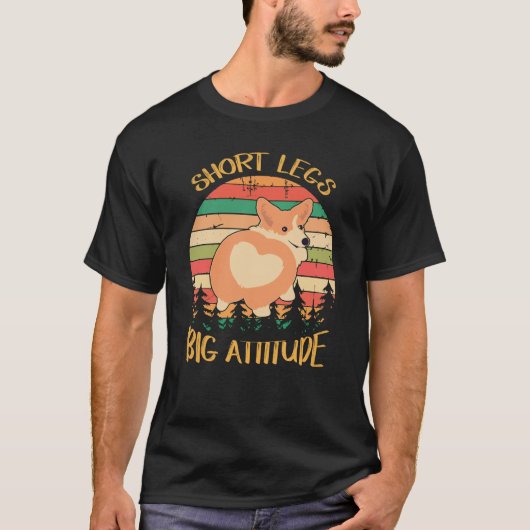 短い脚と大きな態度の可愛いコーギー Tシャツ (正面)