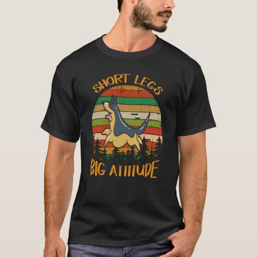 短い足がチャームポイント!生意気なドイツ牧羊犬 Tシャツ (正面)