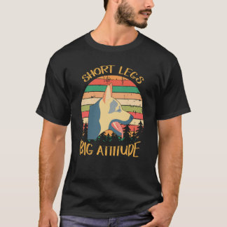 短い足で大きな態度の可愛いジャーマンシェパード Tシャツ