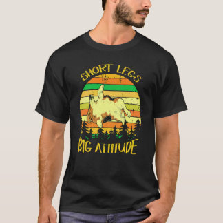 短い足に大きな態度 かわいいビーグル Tシャツ