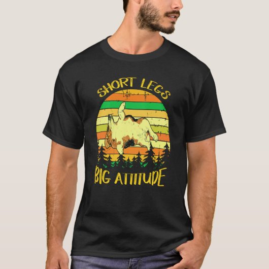 短い足に大きな態度 かわいいビーグル Tシャツ (正面)