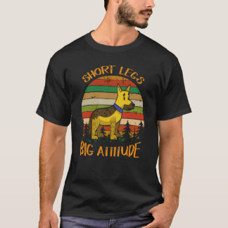 短い21本の足と大きな態度を持つかわいいドイツ牧羊犬 Tシャツ