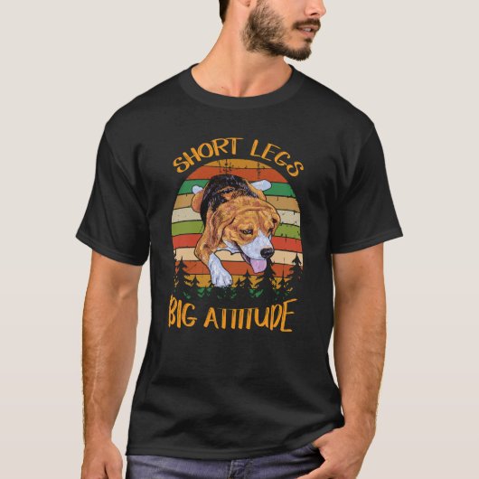 短い31本の足と大きな態度を持つかわいいビーグル Tシャツ (正面)