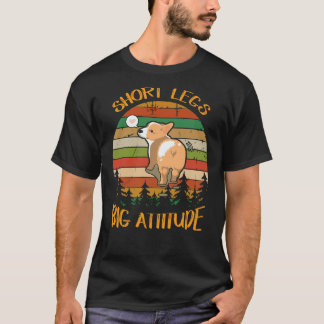短い6本の足 大きな態度 かわいいコーギー Tシャツ