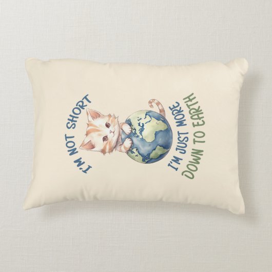 短くないし地面に落ちているのかわいい猫 アクセントクッション (裏面)