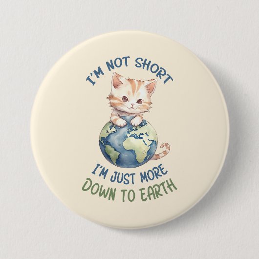 短くないし地面に落ちているのかわいい猫 缶バッジ (正面)