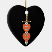 短剣およびハートのクラシックなナイフの入れ墨のデザイン セラミックオーナメント (右)