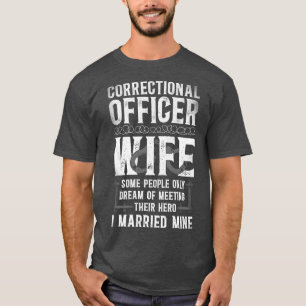 矯正官妻有 Tシャツ