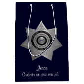 矯正将校バッジ，シルブブルー抱き枕 ミディアムペーパーバッグ (正面)